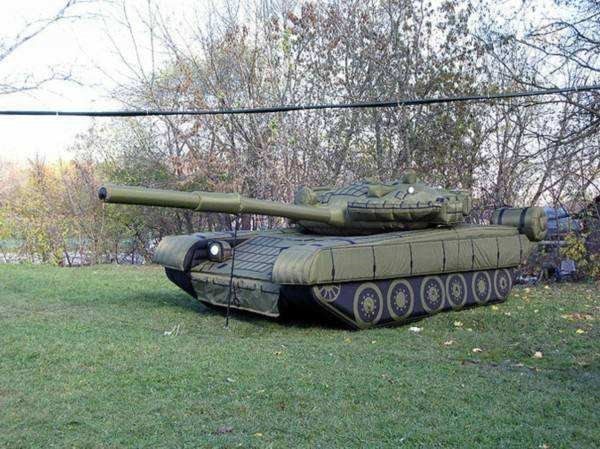湖北陆地军事假目标坦克